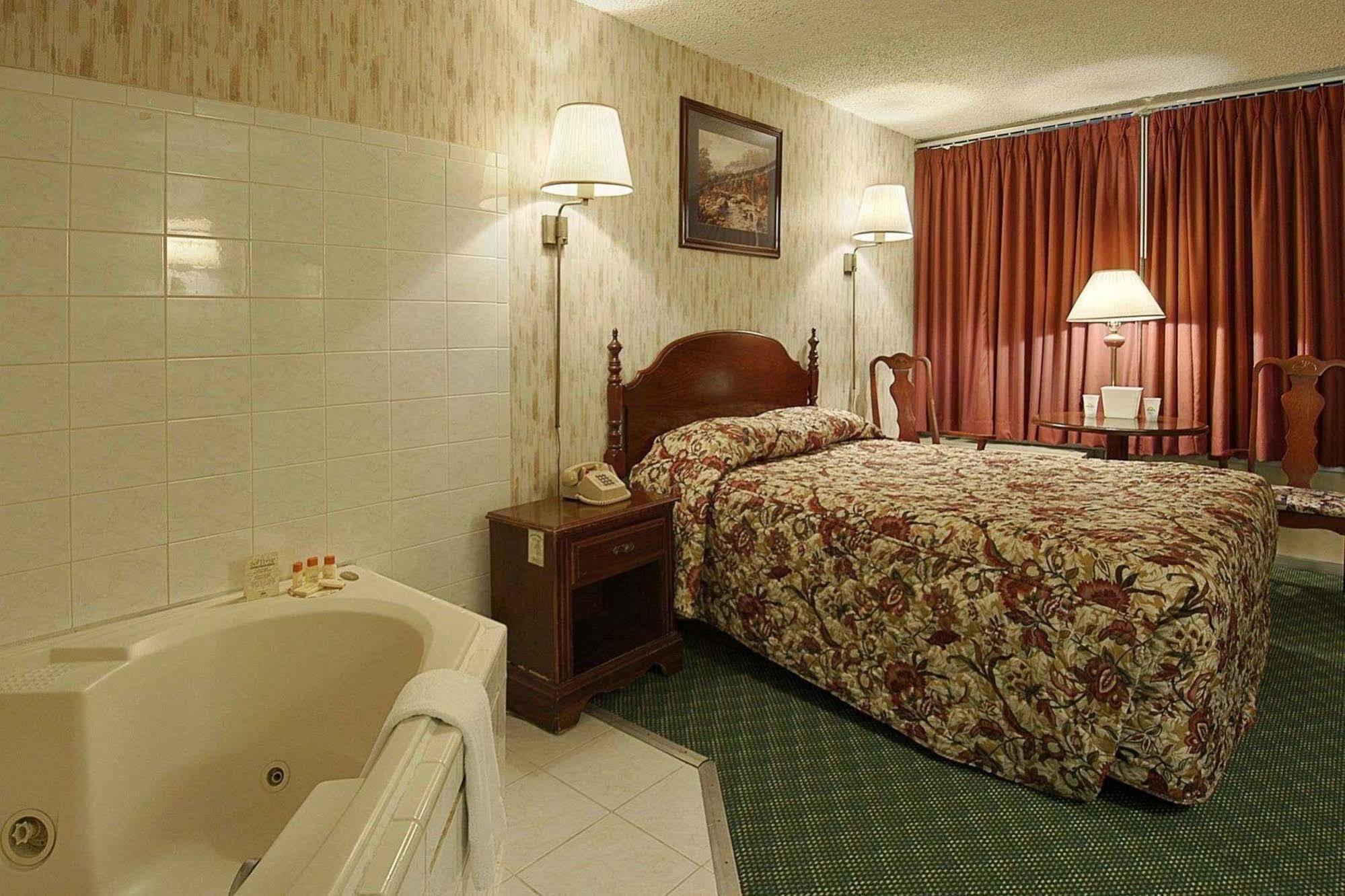 Knights Inn Рантул Номер фото