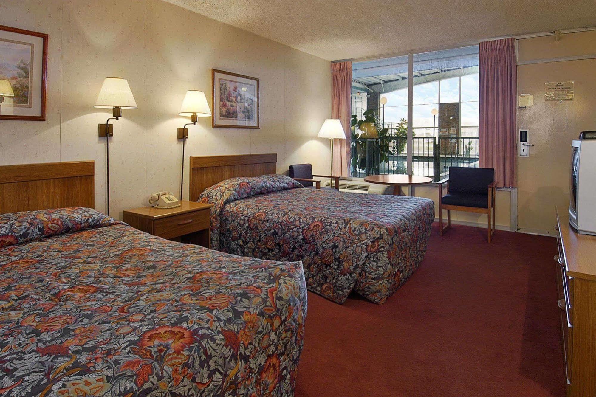 Knights Inn Рантул Номер фото