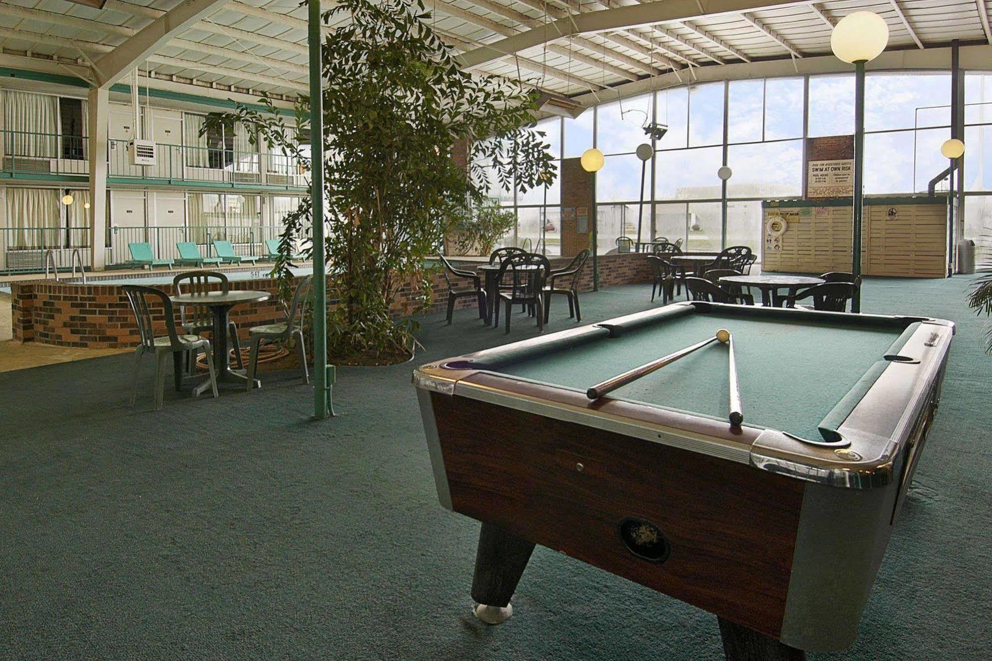 Knights Inn Рантул Зручності фото